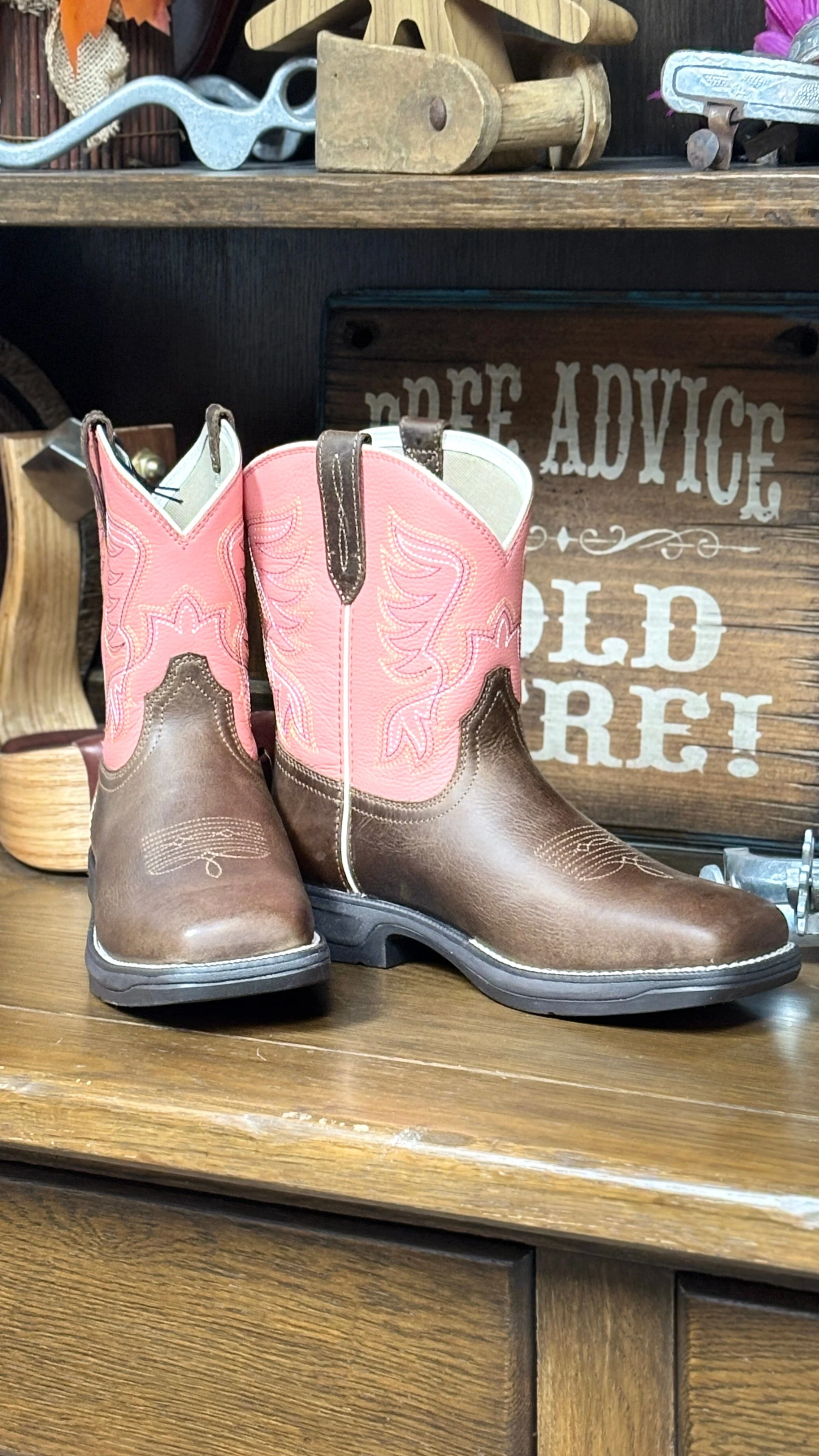 Anthem Shortie Myra by Ariat - Image 2