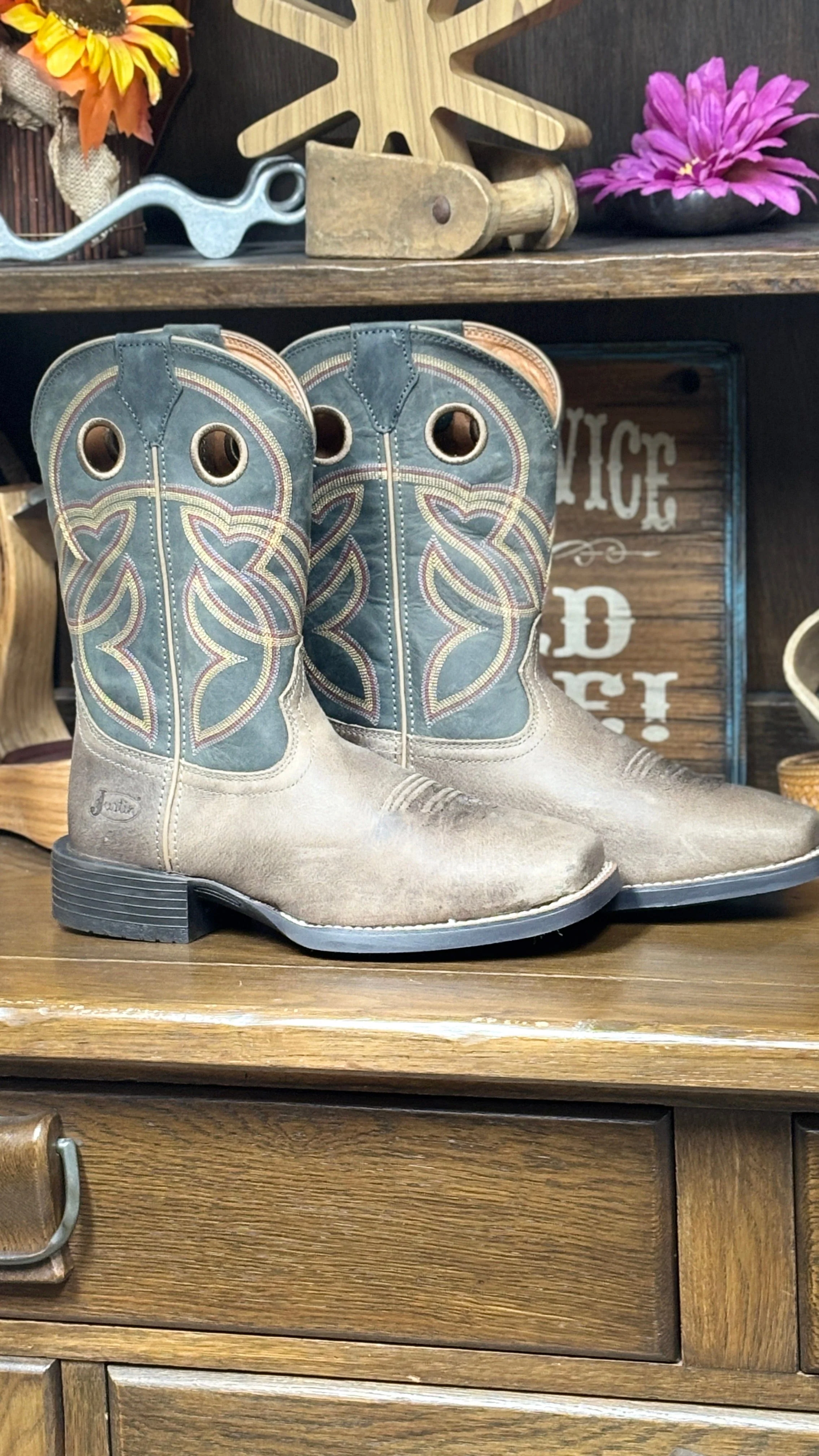 Lubbock Boots by Justin - Image 2