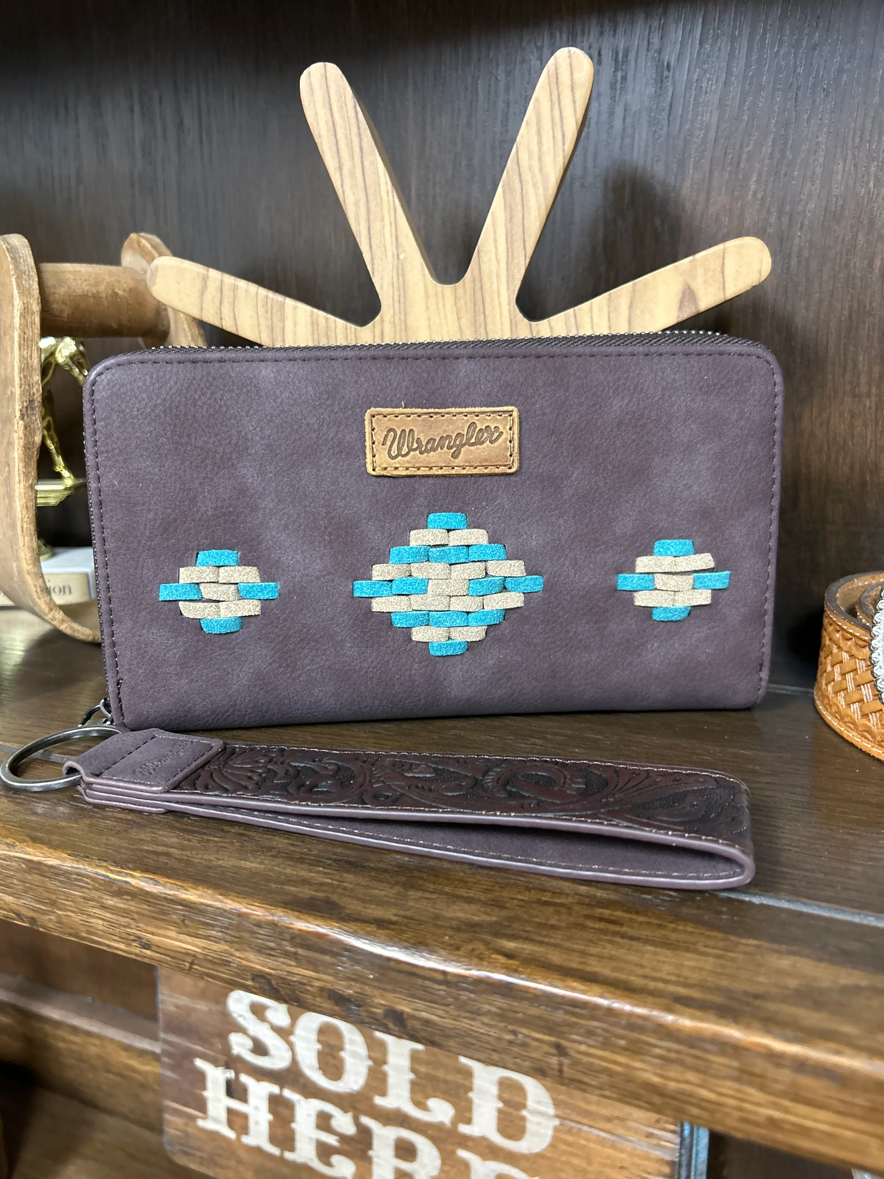 Wrangler Aztec Woven Wallet W/Wristlet - Image 4