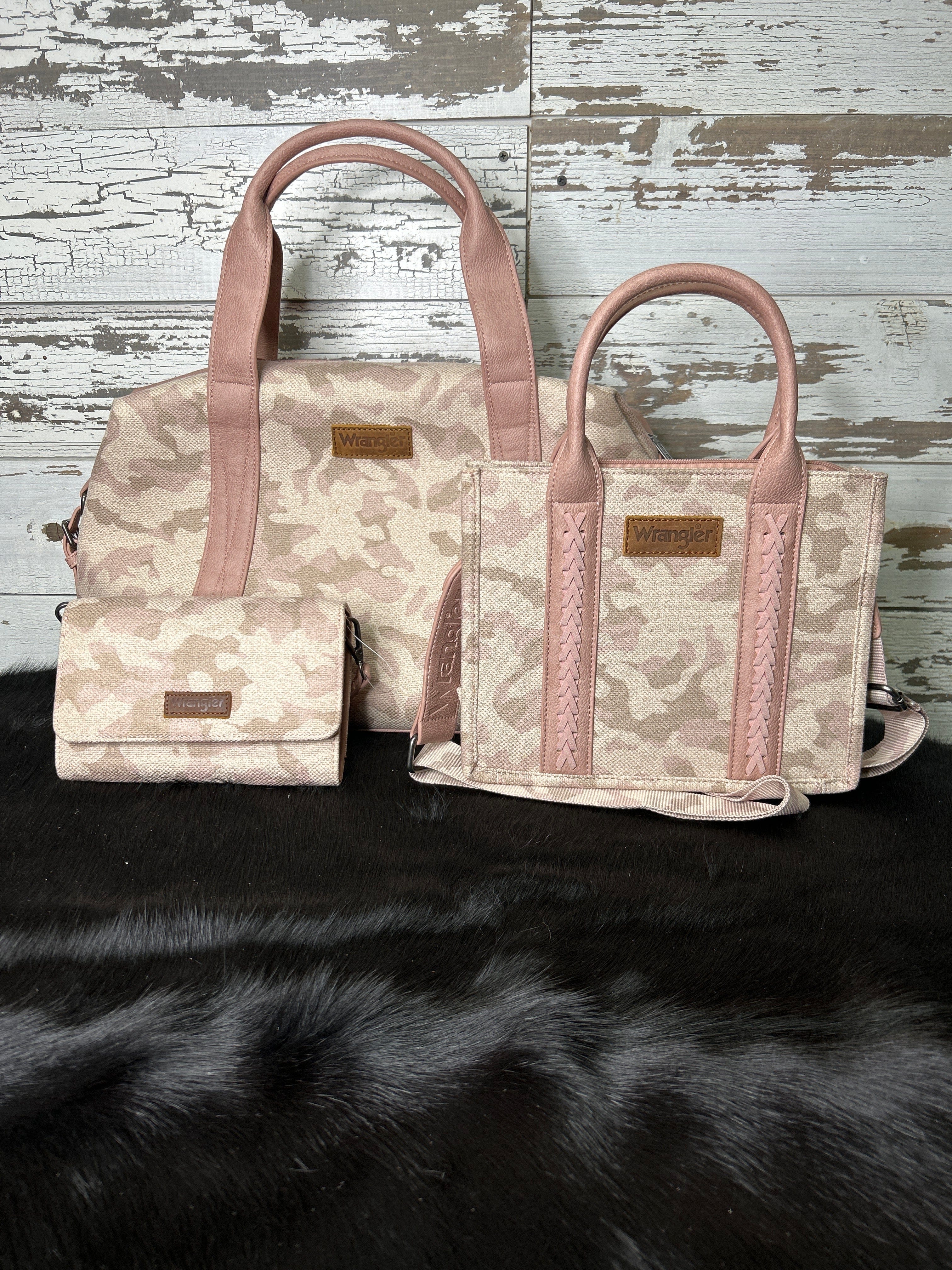 Wrangler Camo Print Collection Duffle Bag -Pink - Image 2